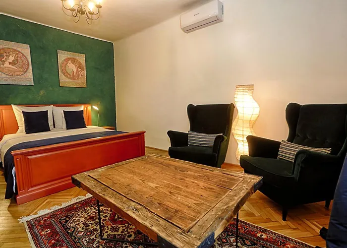 Union Square Apartment By Nux